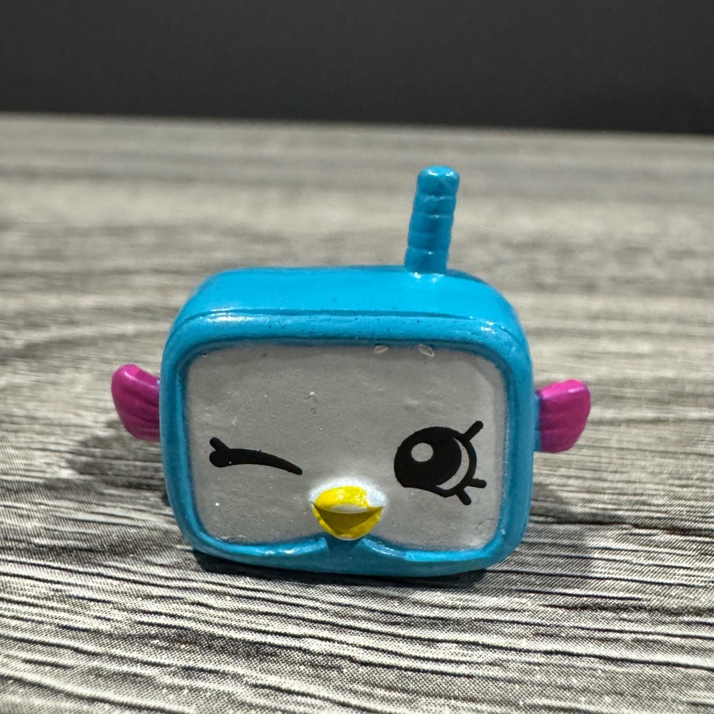 Shopkins | Sport: Blue & White Snorky (5-008) - Mini Collectable Figure